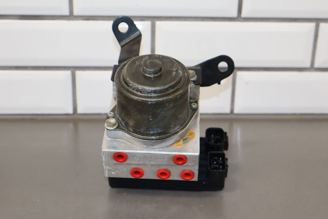 96 - 00 Toyota 4Runner ABS Anti Lock Brake Pump & Module W/Bracket