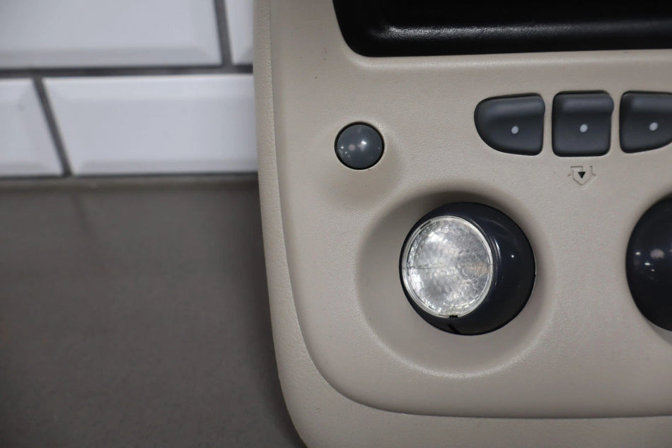 2002 GMC Sierra- Front Console