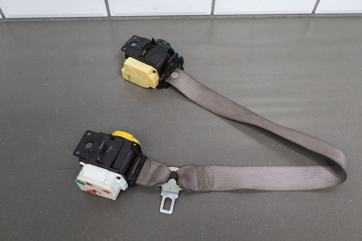 97-00 Chevrolet Corvette C5 Coupe Driver Seat Belt Retractor Light Gray 88893509