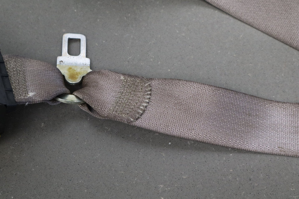 97-00 Chevrolet Corvette C5 Coupe Driver Seat Belt Retractor Light Gray 88893509