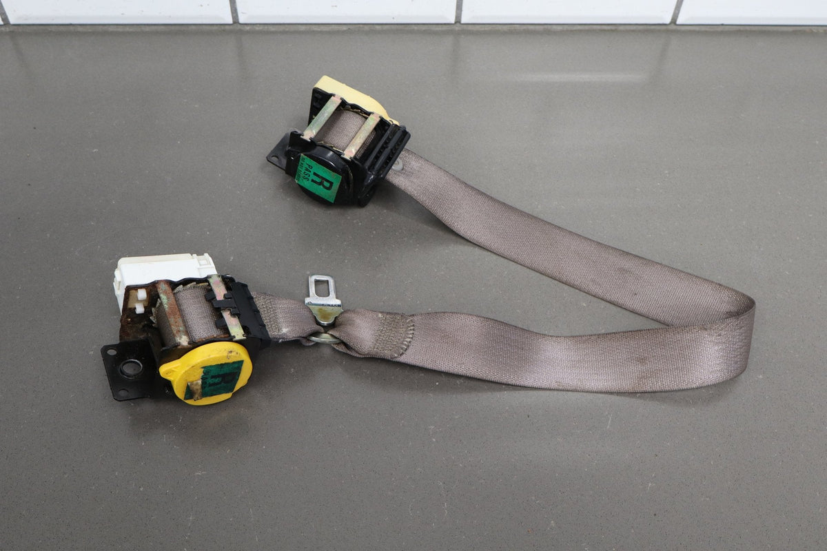 97-00 Chevrolet Corvette C5 Coupe Driver Seat Belt Retractor Light Gray 88893509