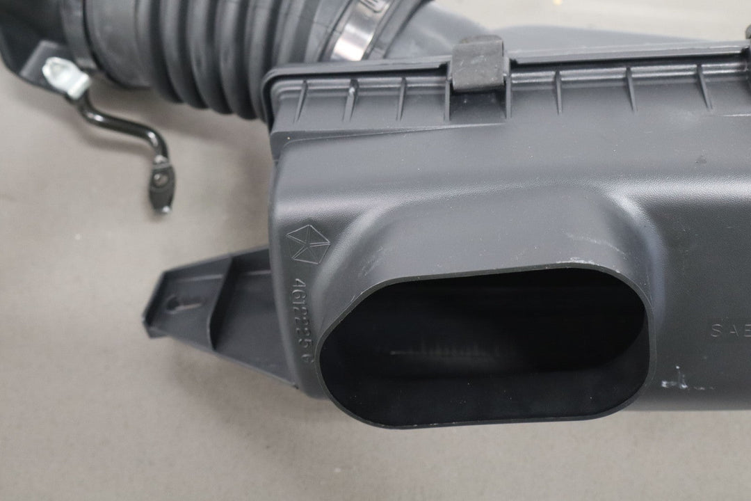 97 - 02 Plymouth Chrysler Prowler Air Intake Cleaner Tube Lid Airbox Base