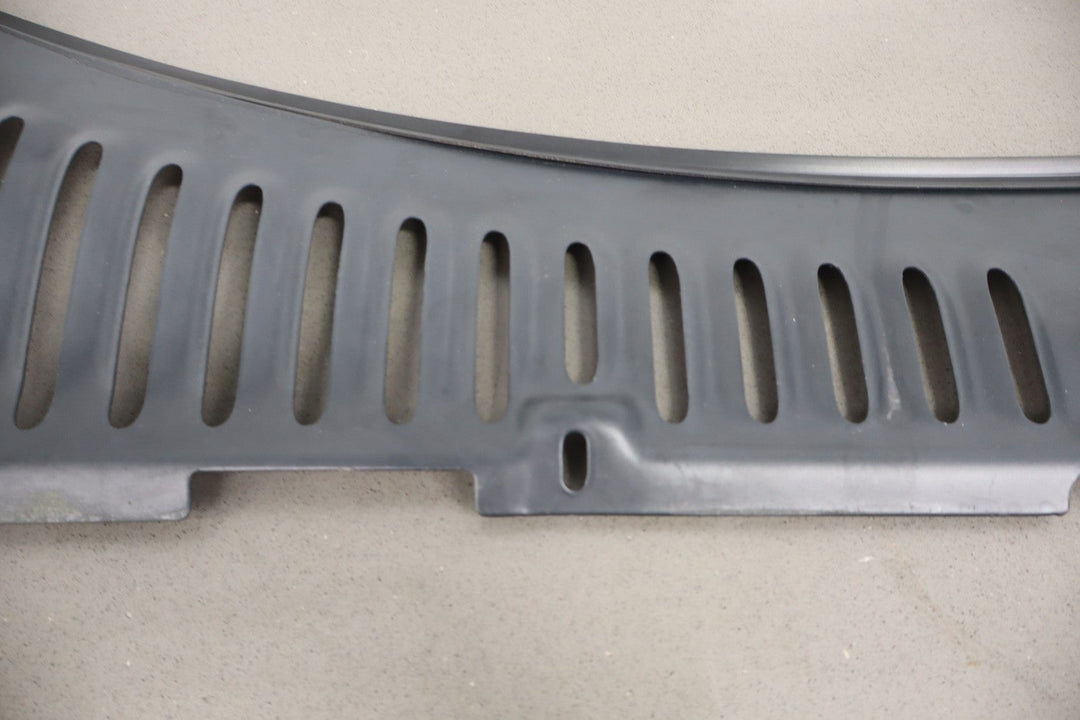 97 - 02 Plymouth Chrysler Prowler Front Center Cowl Vent Panel W/Seal - Matte Black