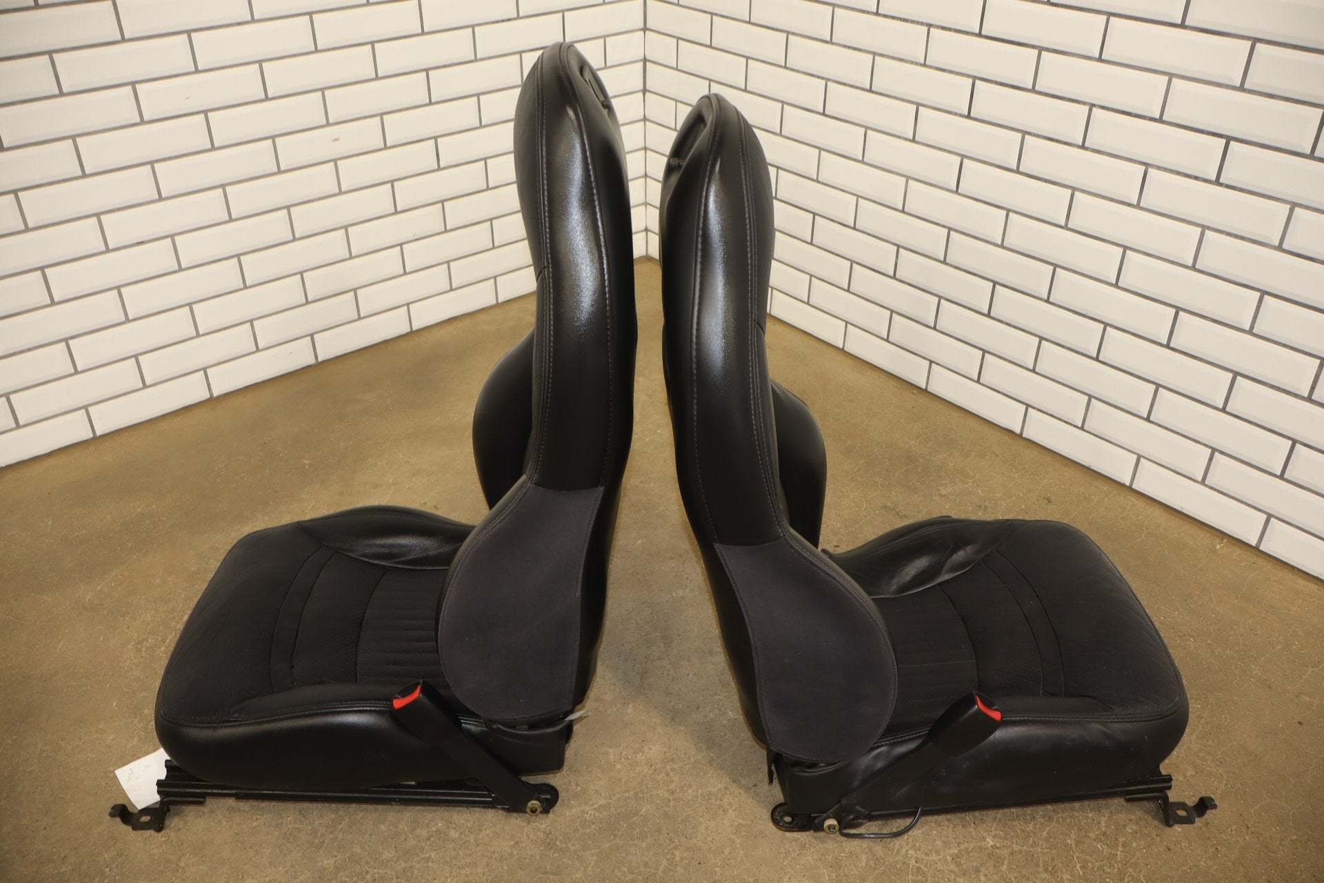 97-04 Chevrolet Corvette C5 Sport Leather Seats Set Black 193 | Leather Issues