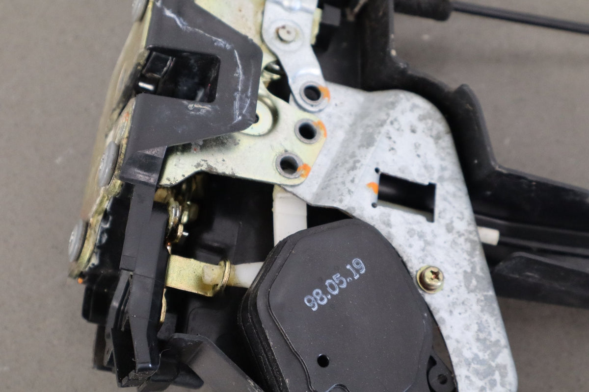 98-00 Toyota Land Cruiser/ Lexus LX470 J100 - Left Front Door Latch 69040-60081