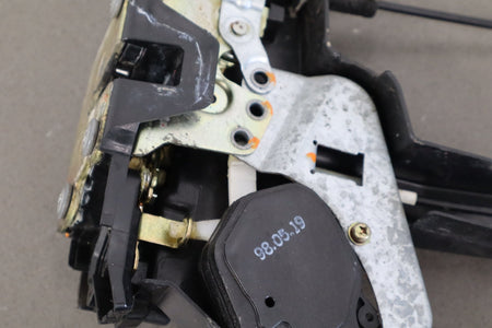 98-00 Toyota Land Cruiser/ Lexus LX470 J100 - Left Front Door Latch 69040-60081