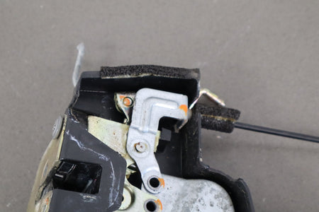 98-00 Toyota Land Cruiser/ Lexus LX470 J100 - Left Front Door Latch 69040-60081
