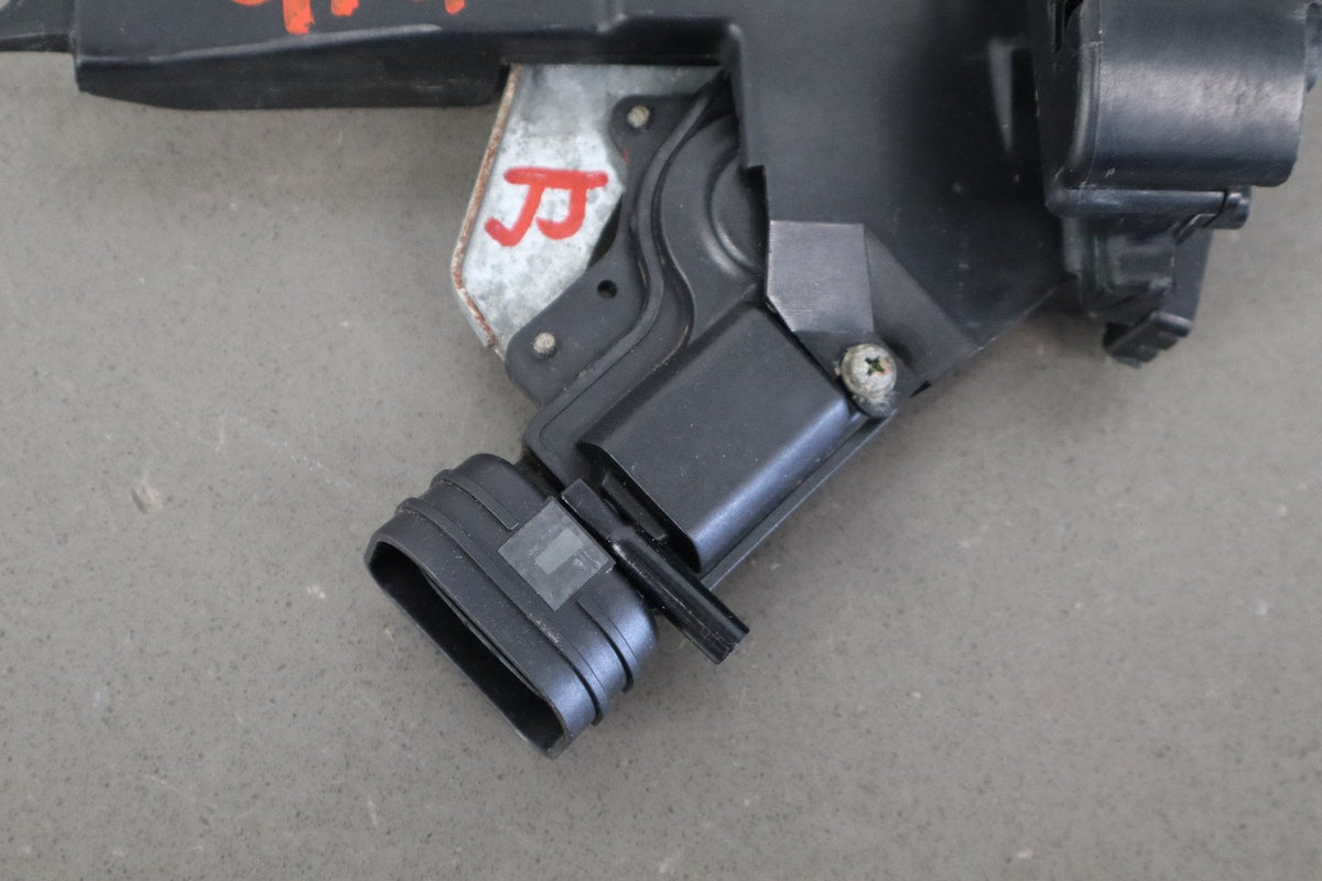 98-00 Toyota Land Cruiser/ Lexus LX470 J100 - Left Front Door Latch 69040-60081