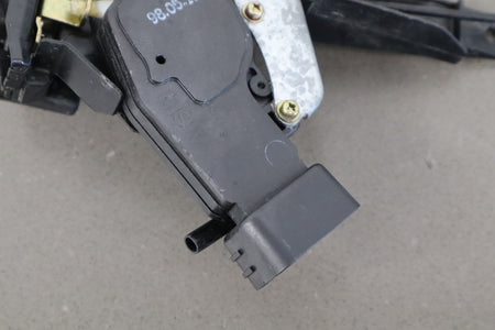 98-00 Toyota Land Cruiser/ Lexus LX470 J100 - Left Front Door Latch 69040-60081