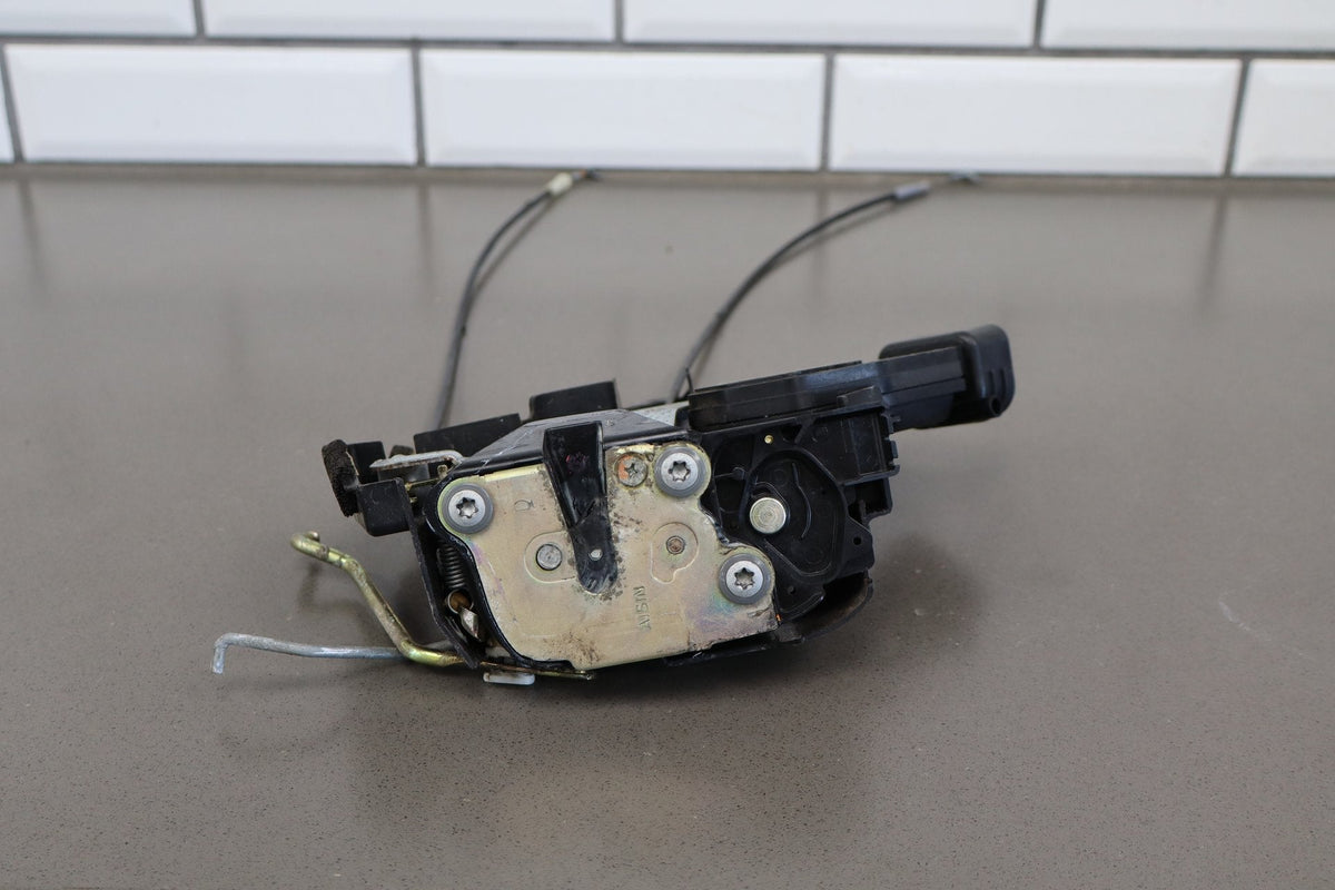 98-00 Toyota Land Cruiser/ Lexus LX470 J100 - Left Front Door Latch 69040-60081