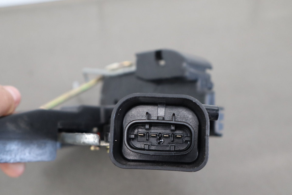 98-00 Toyota Land Cruiser/ Lexus LX470 J100 - Left Front Door Latch 69040-60081