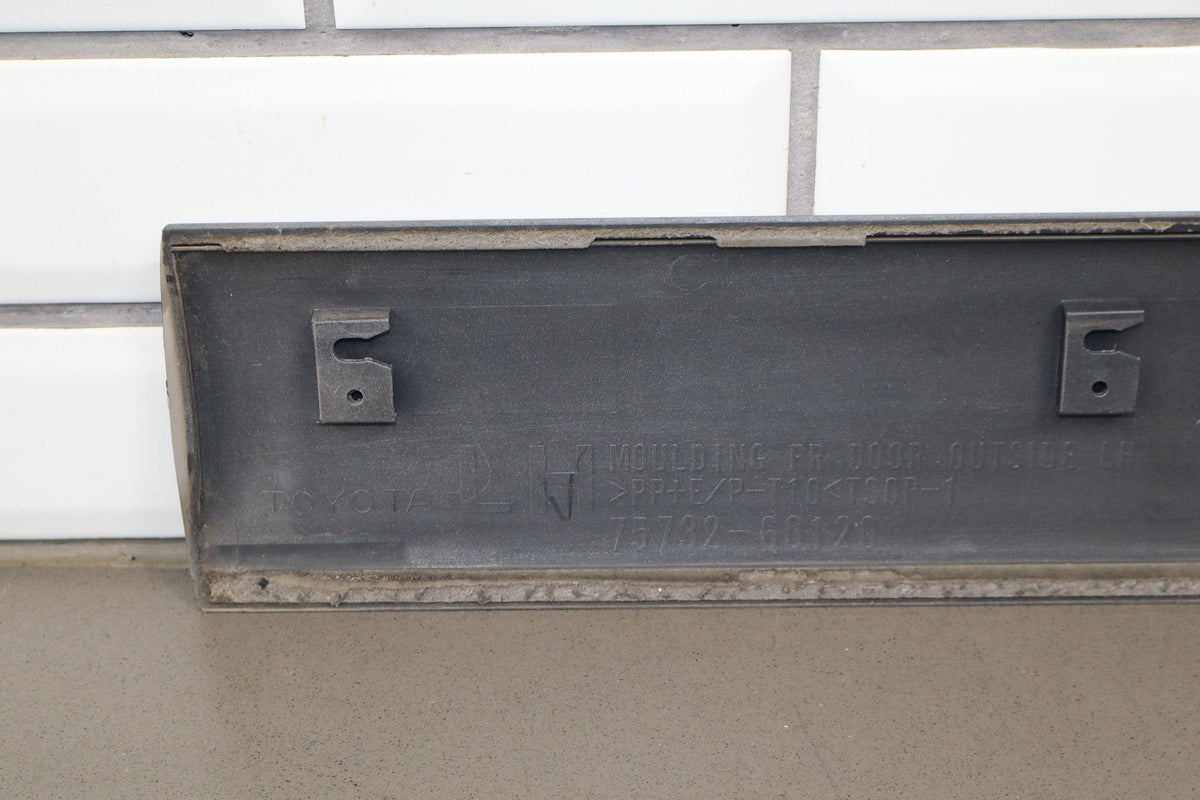98-02 Toyota Land Cruiser Left Front Door Molding (White 056)
