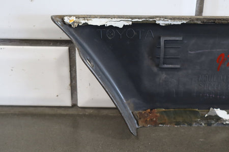 98-02 Toyota Land Cruiser Right Fender Molding (White 056)