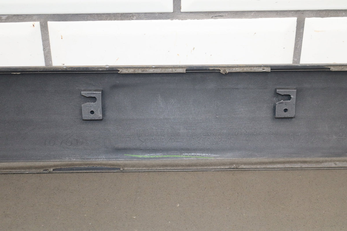 98-02 Toyota Land Cruiser Right Front Door Molding (White 056)