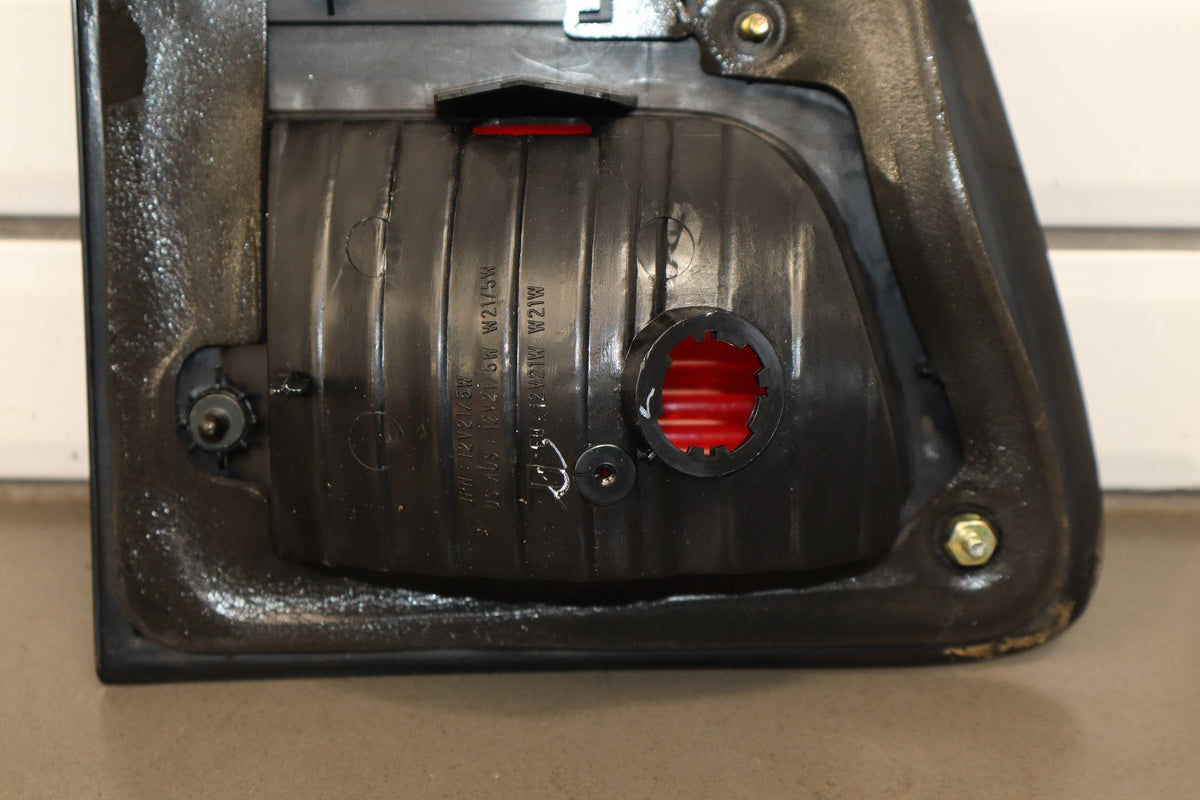 98-02 Toyota Land Cruiser Right Inner Tail Light Tested