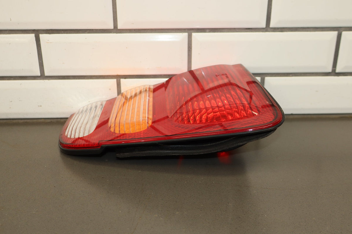 98-02 Toyota Land Cruiser Right Inner Tail Light Tested