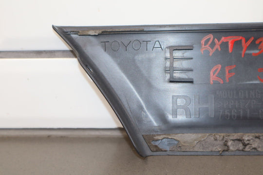 98 - 02 Toyota Land Cruiser Right Passenger Fender Molding *Appears Repainted*