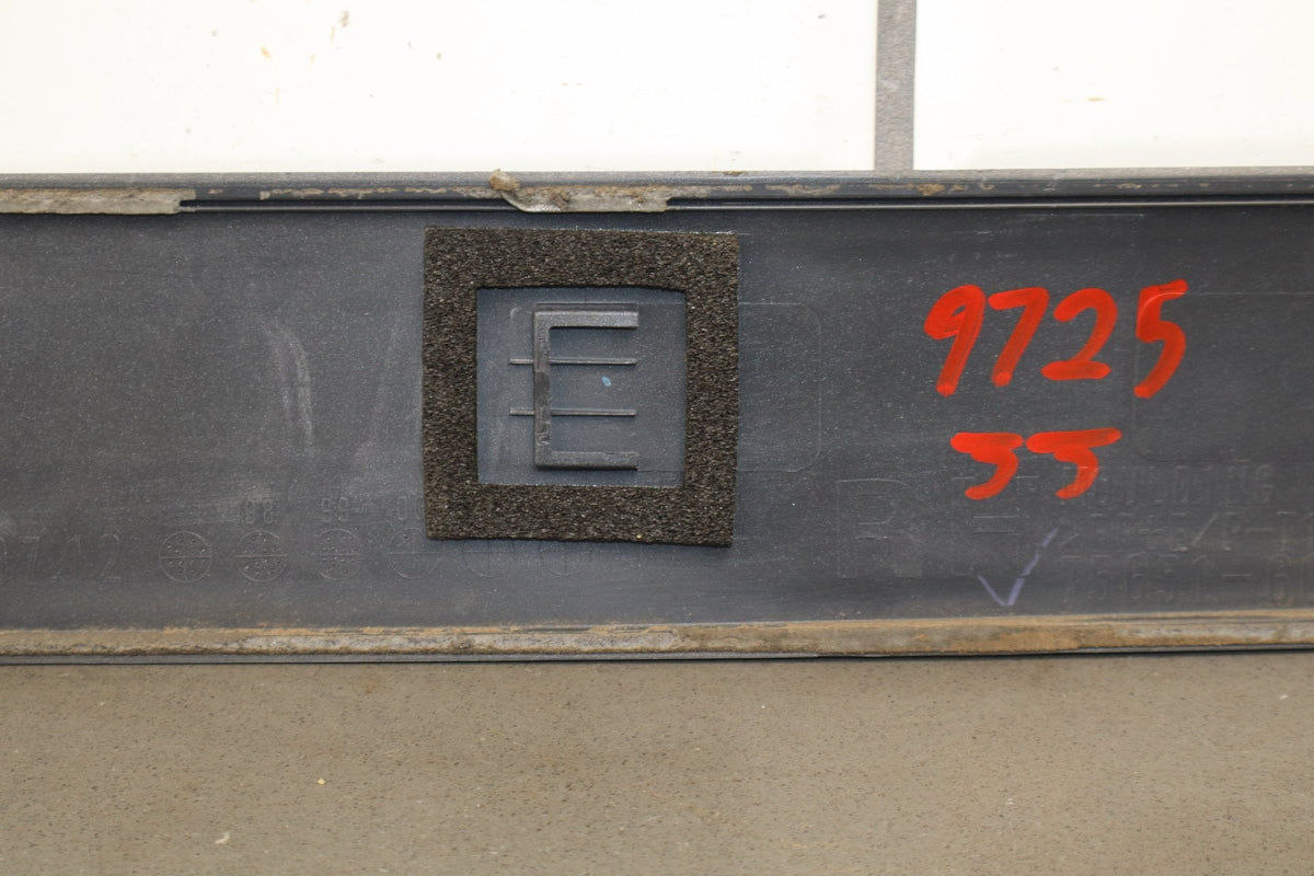 98-02 Toyota Land Cruiser Right Quarter Molding (White 056)