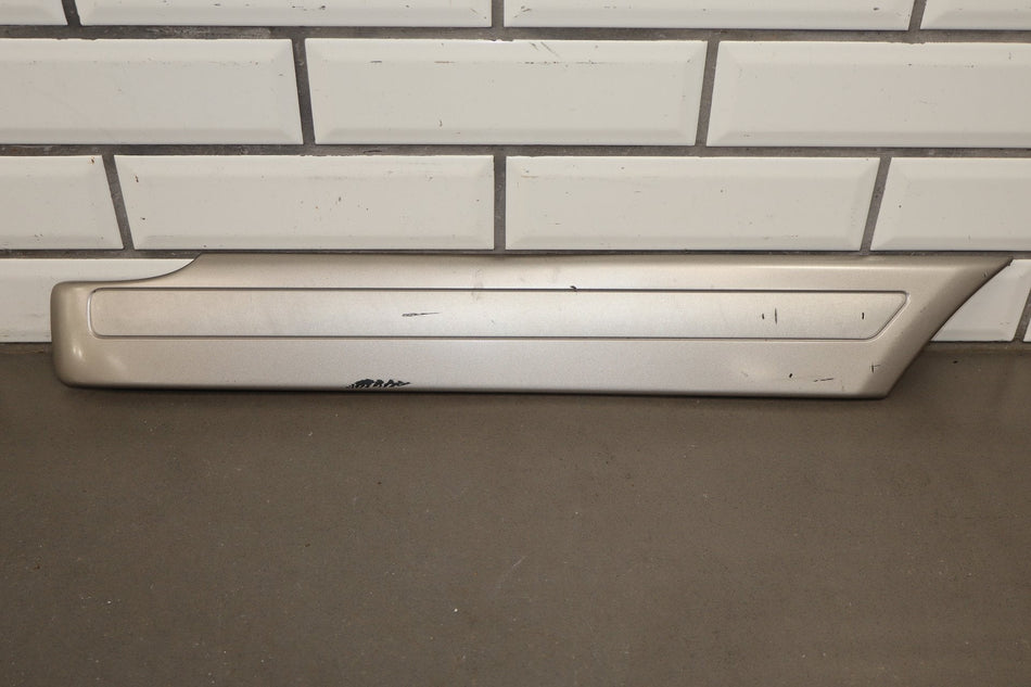 98-02 Toyota Land Cruiser Right Quarter Molding (White 056)