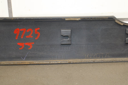 98-02 Toyota Land Cruiser Right Quarter Molding (White 056)