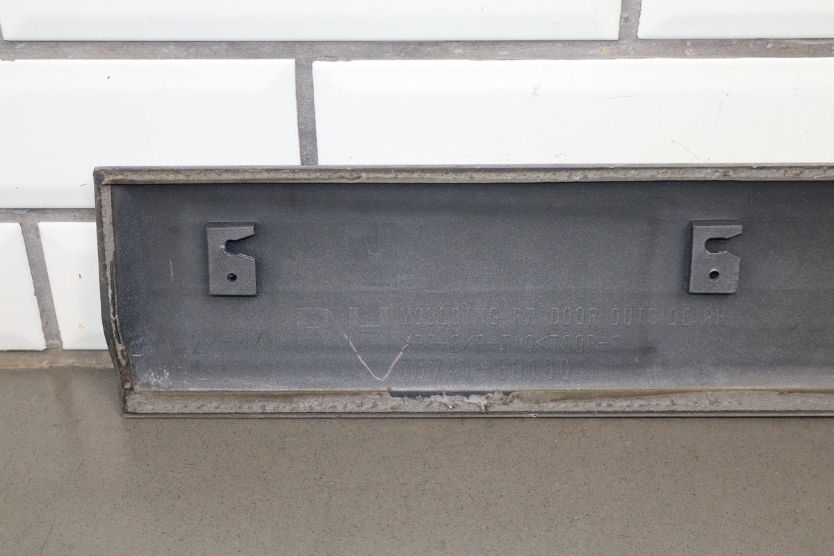 98-02 Toyota Land Cruiser Right Rear Door Molding (White 056)
