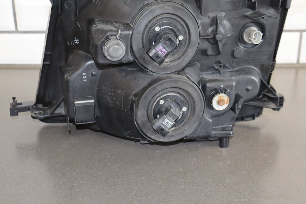 98-05 Toyota Land Cruiser Right Headlight 81010-60072