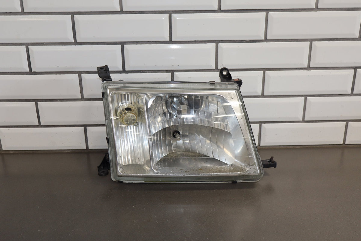 98-05 Toyota Land Cruiser Right Headlight 81010-60072