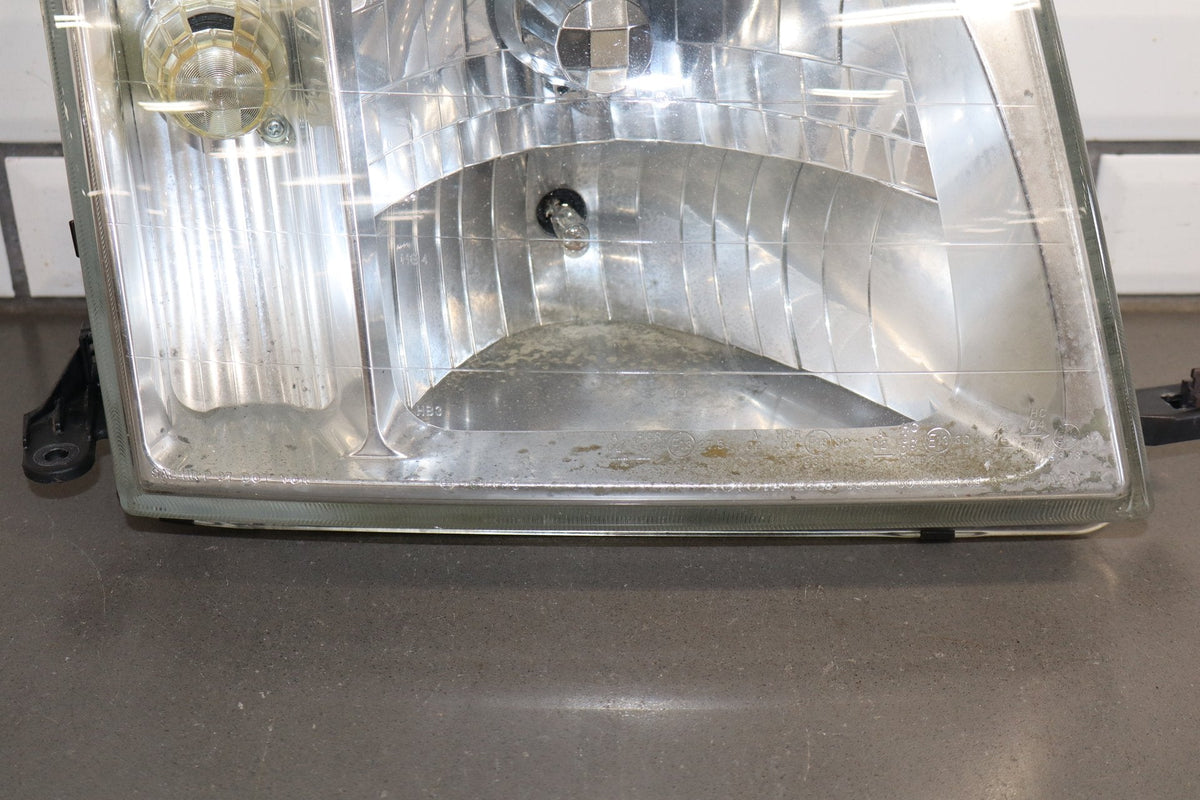 98-05 Toyota Land Cruiser Right Headlight 81010-60072