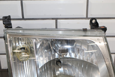 98-05 Toyota Land Cruiser Right Headlight 81010-60072