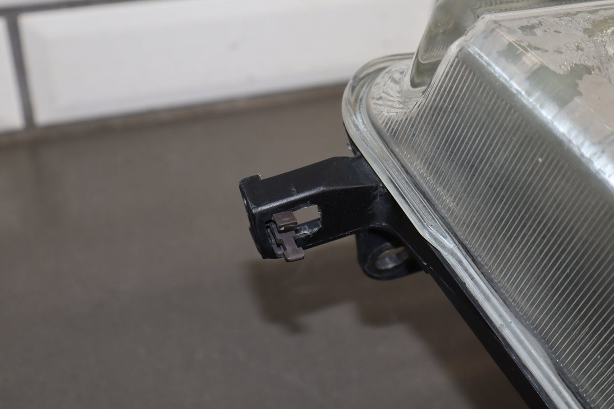 98-05 Toyota Land Cruiser Right Headlight 81010-60072