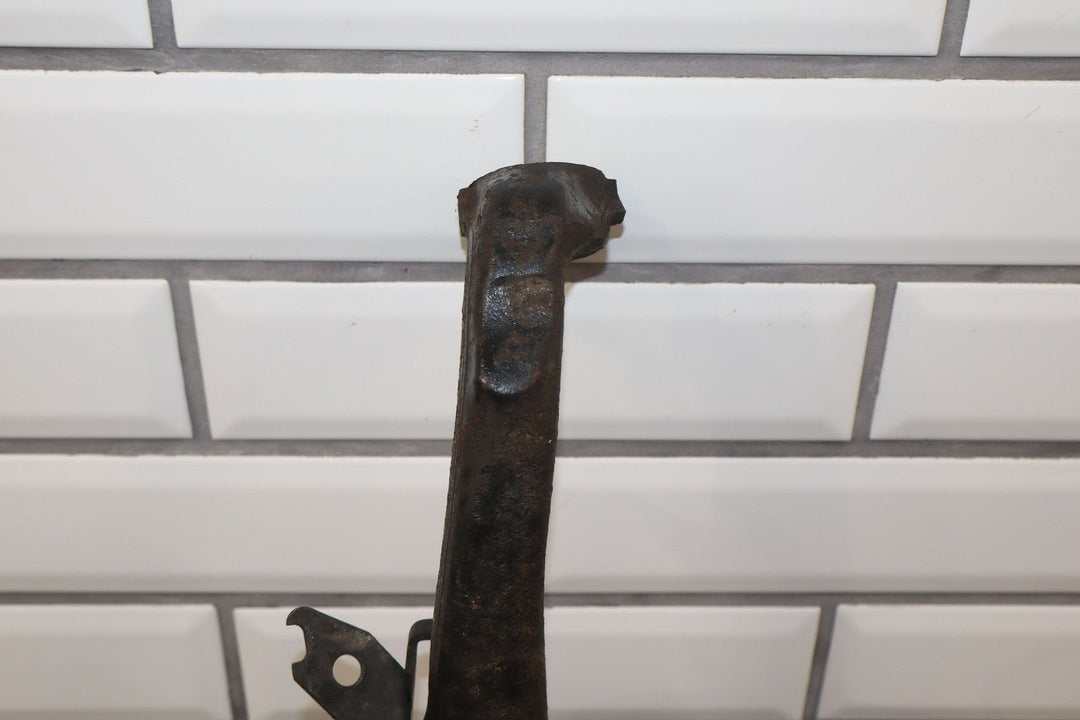 98 - 07 Lexus LX470 / Land Cruiser 4.7L Left Driver Front Spindle