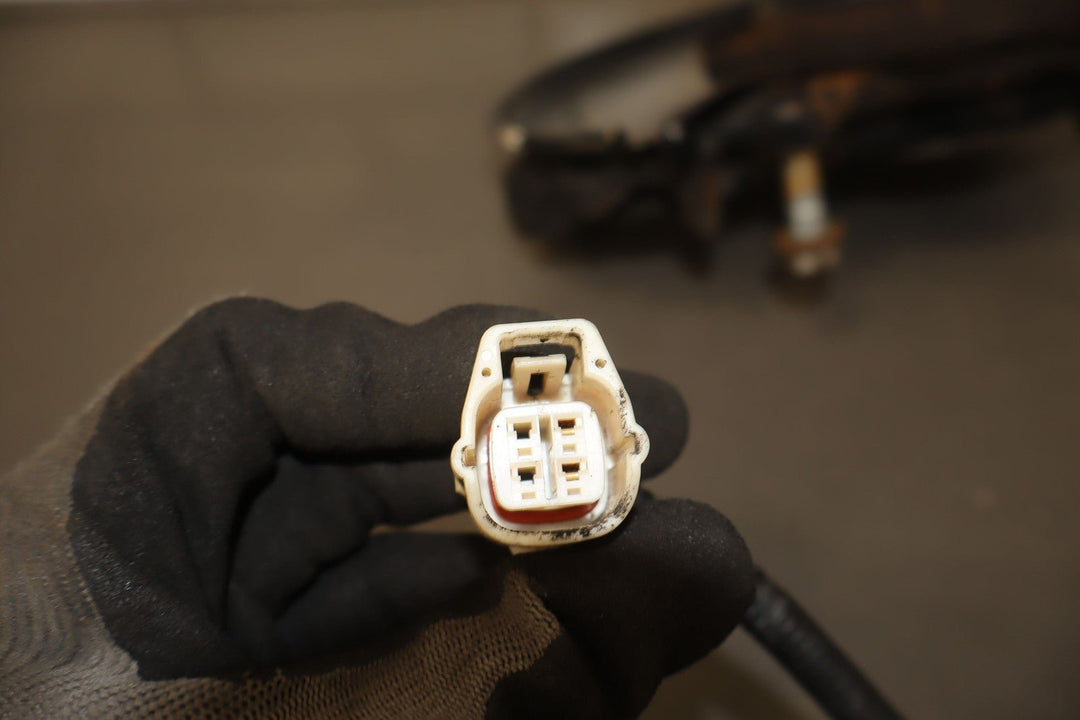 98 - 07 Lexus LX470 / Land Cruiser 4.7L Left Driver Front Spindle