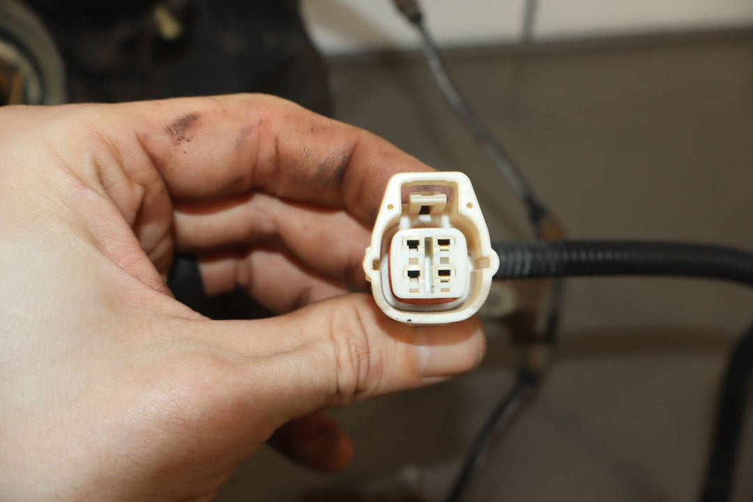 98 - 07 Lexus LX470 / Land Cruiser 4.7L Left Driver Front Spindle