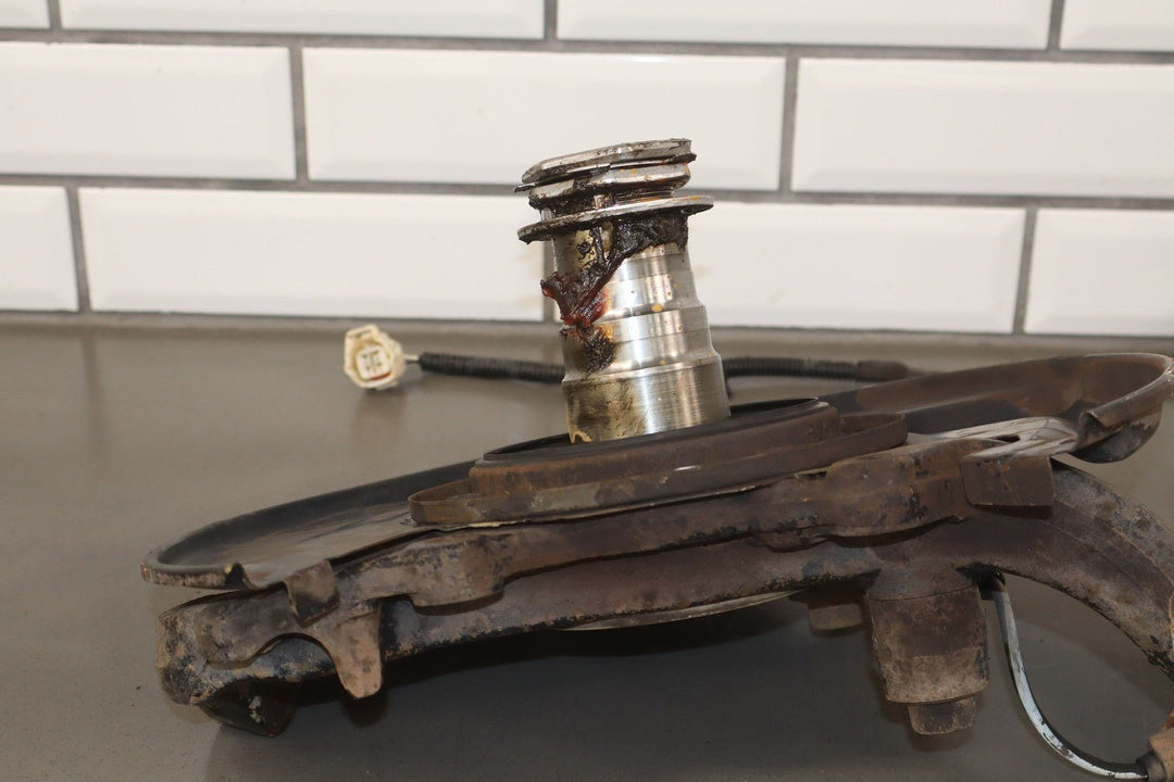 98 - 07 Lexus LX470 / Land Cruiser 4.7L Left Driver Front Spindle