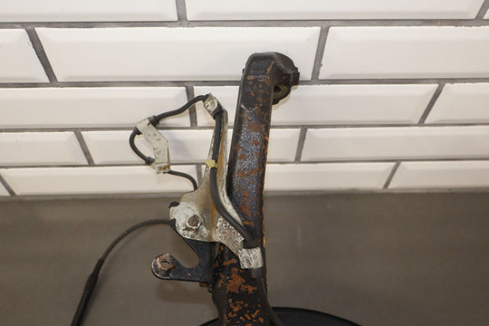 98 - 07 Lexus LX470 / Land Cruiser 4.7L Left Driver Front Spindle