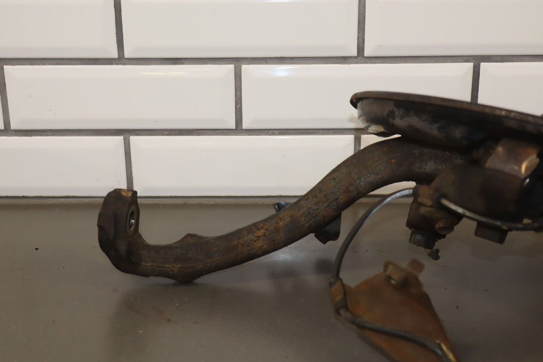 98 - 07 Lexus LX470 / Land Cruiser 4.7L Left Driver Front Spindle