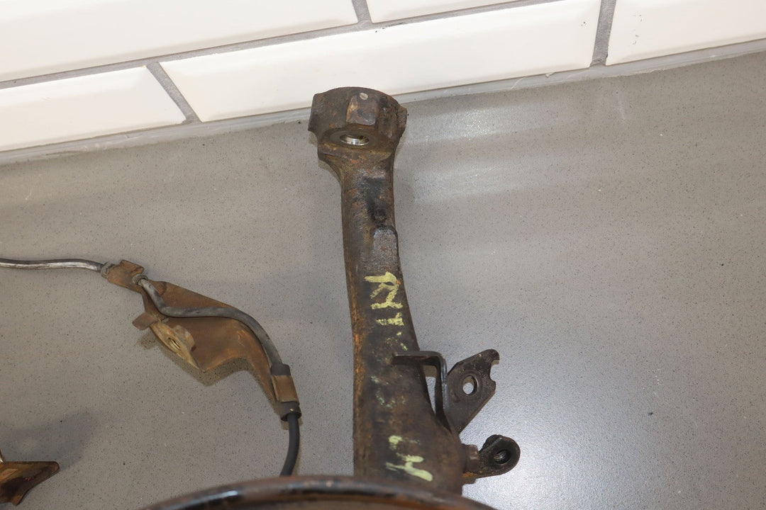 98 - 07 Lexus LX470 / Land Cruiser 4.7L Left Driver Front Spindle