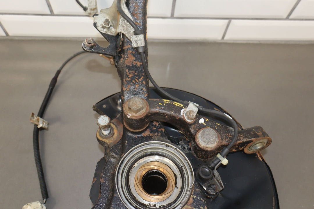 98 - 07 Lexus LX470 / Land Cruiser 4.7L Left Driver Front Spindle