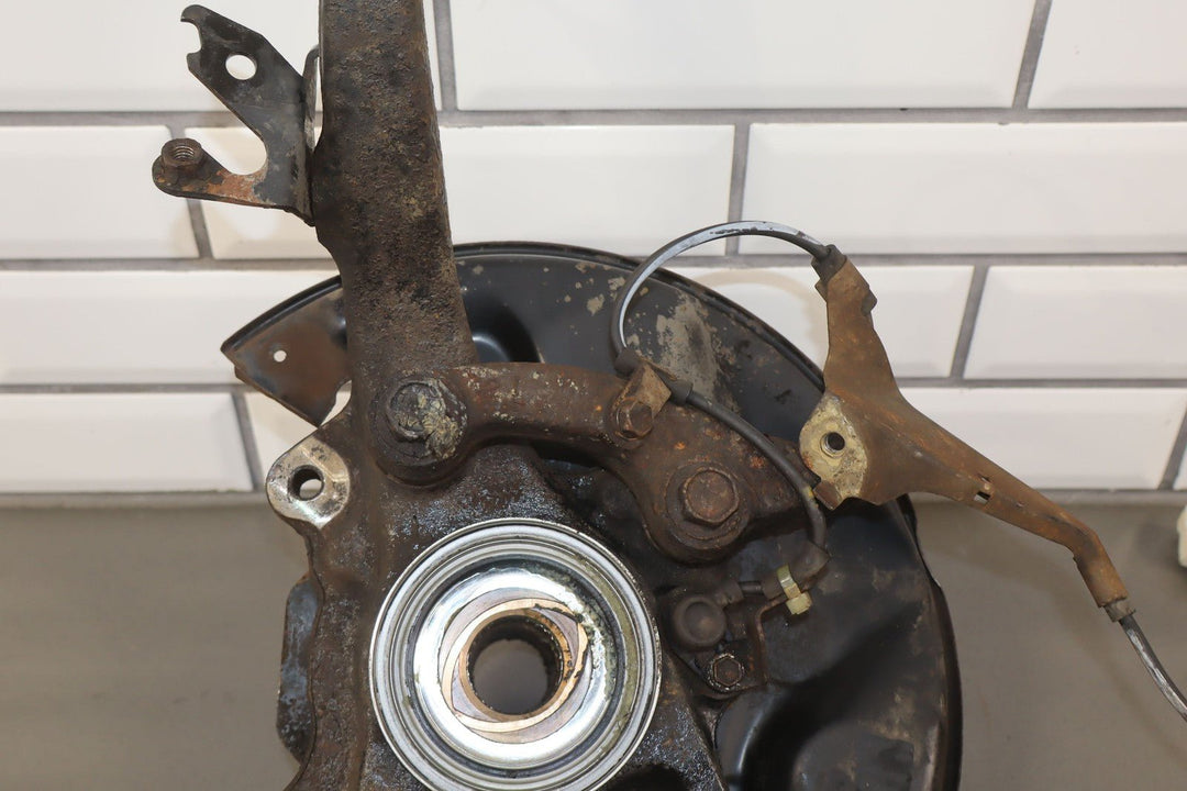 98 - 07 Lexus LX470 / Land Cruiser 4.7L Left Driver Front Spindle