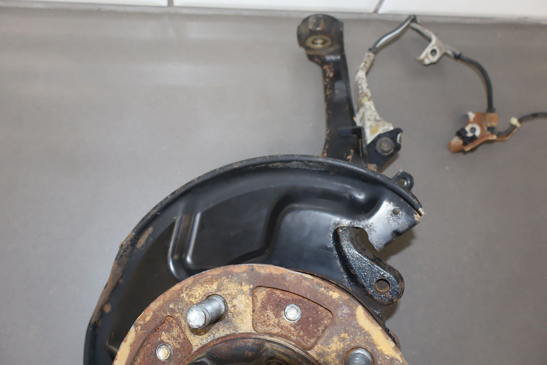 98 - 07 Lexus LX470 / Land Cruiser 4.7L Left Driver Front Spindle