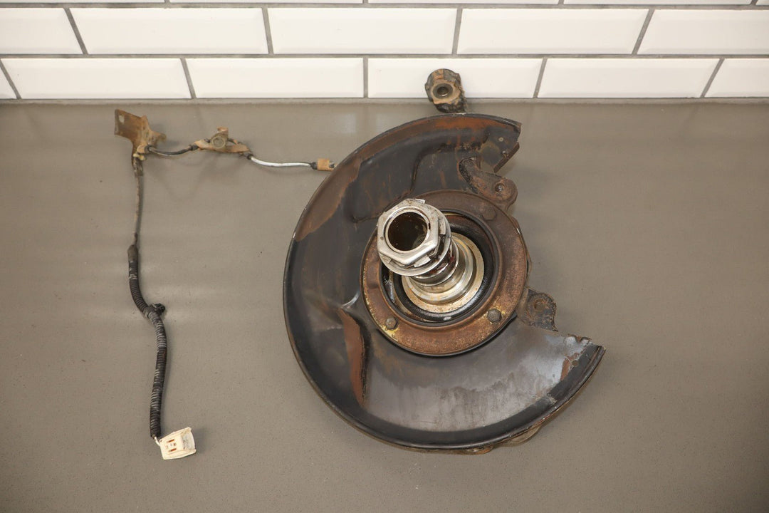 98 - 07 Lexus LX470 / Land Cruiser 4.7L Left Driver Front Spindle