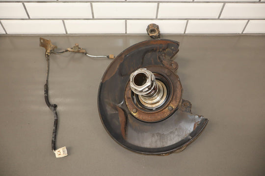 98 - 07 Lexus LX470 / Land Cruiser 4.7L Left Driver Front Spindle