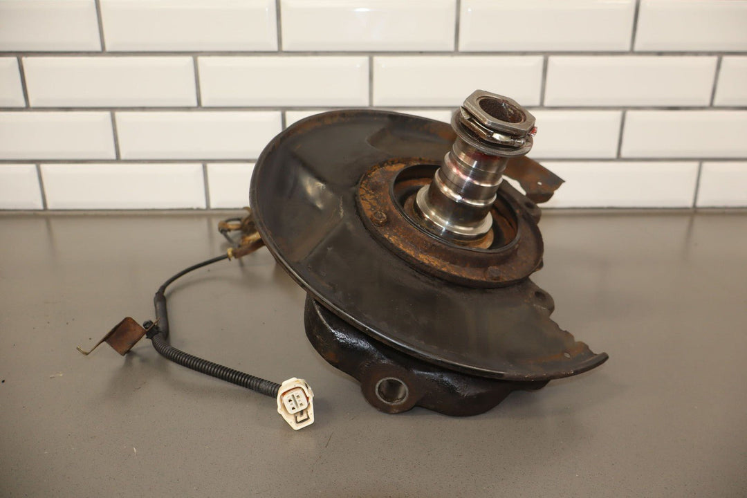 98 - 07 Lexus LX470 / Land Cruiser 4.7L Left Driver Front Spindle