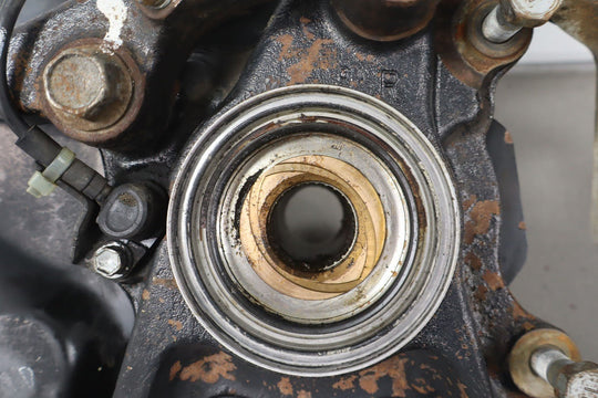 98 - 07 Lexus LX470 / Land Cruiser 4.7L Right Passenger Front Spindle