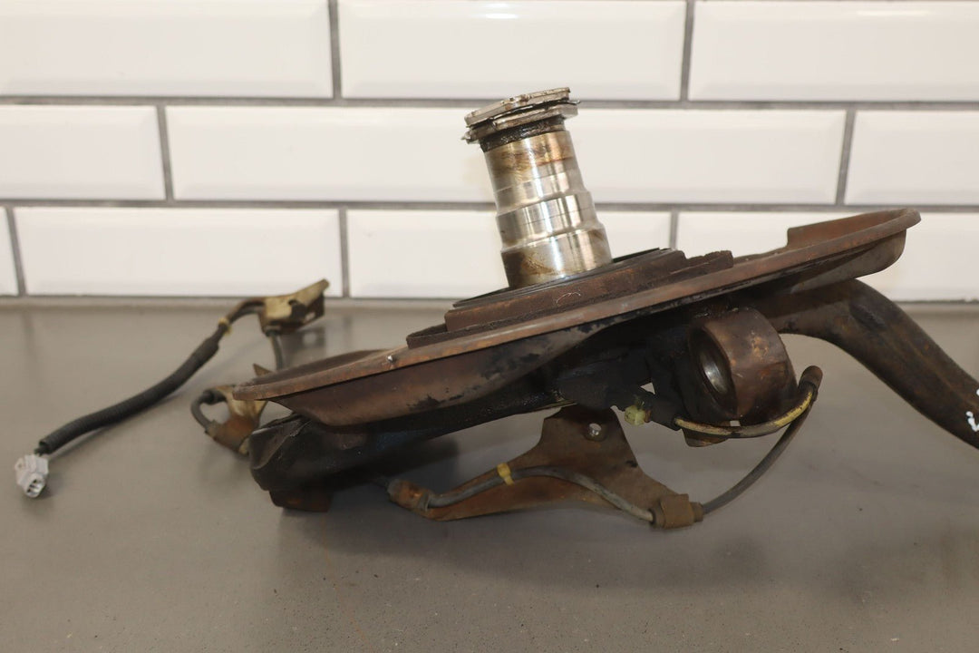 98 - 07 Lexus LX470 / Land Cruiser 4.7L Right Passenger Front Spindle