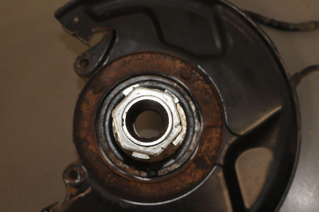 98 - 07 Lexus LX470 / Land Cruiser 4.7L Right Passenger Front Spindle