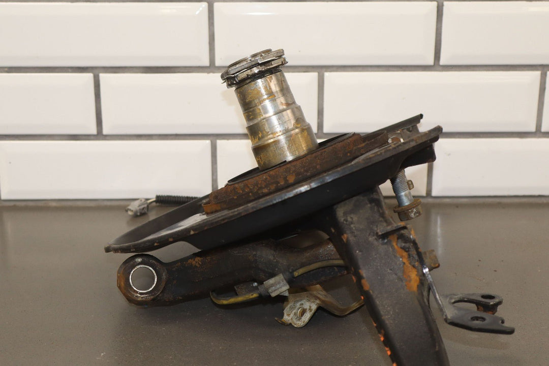 98 - 07 Lexus LX470 / Land Cruiser 4.7L Right Passenger Front Spindle