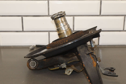 98 - 07 Lexus LX470 / Land Cruiser 4.7L Right Passenger Front Spindle