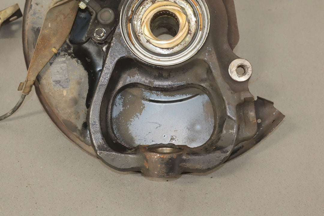 98 - 07 Lexus LX470 / Land Cruiser 4.7L Right Passenger Front Spindle