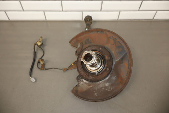 98 - 07 Lexus LX470 / Land Cruiser 4.7L Right Passenger Front Spindle